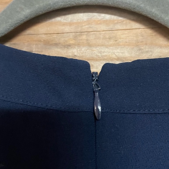 J. Crew size 00 Elegant Blue and Black Lightweight Blouse with Hook and Zipper - Picture 7 of 7